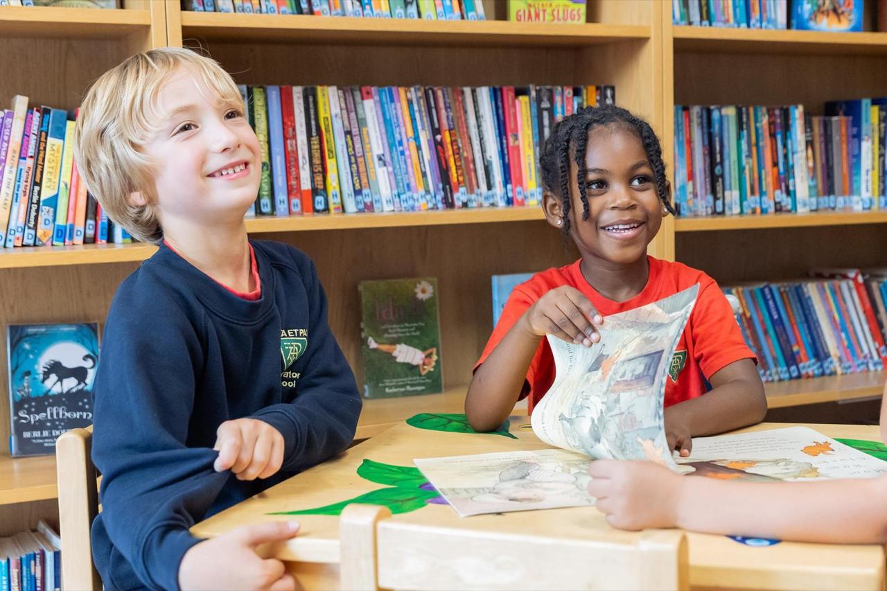 Children learning at Vita et Pax